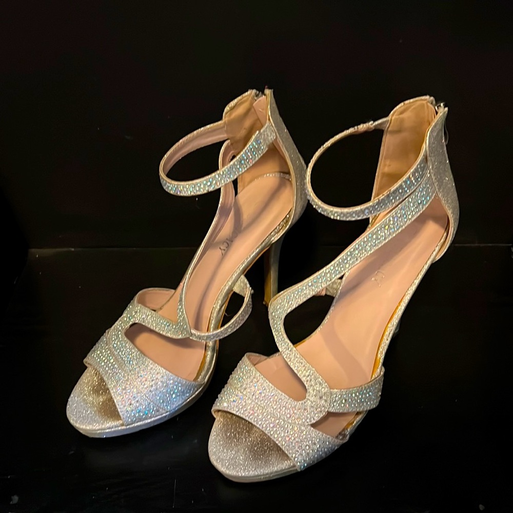 Delicacy  silver heels